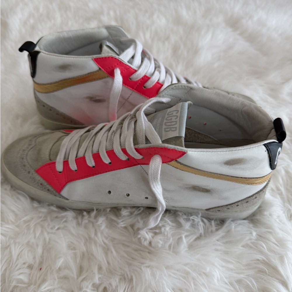 Golden Goose Deluxe Brand Mid
Star
GGDB / PRIVATE EDT Size 39 US 9 - Picture 7 of 12